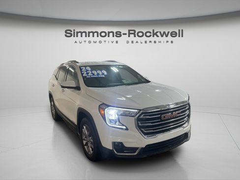 Used 2024 GMC Terrain SLT image 3