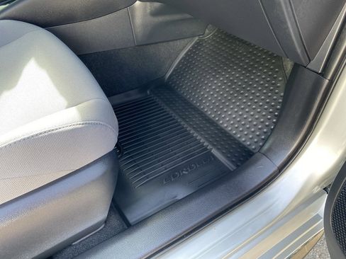 Used 2025 Toyota Corolla SE image 11