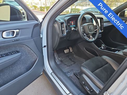 Used 2022 Volvo XC40 P8 Recharge Plus AWD/4WD image 10