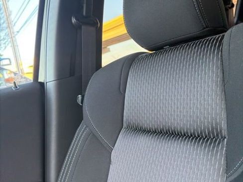 Used 2025 Mitsubishi Outlander ES image 7