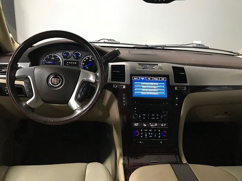 Used 2010 Cadillac Escalade Premium AWD/4WD image 21