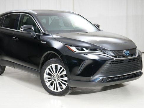 Used 2021 Toyota Venza XLE image 12