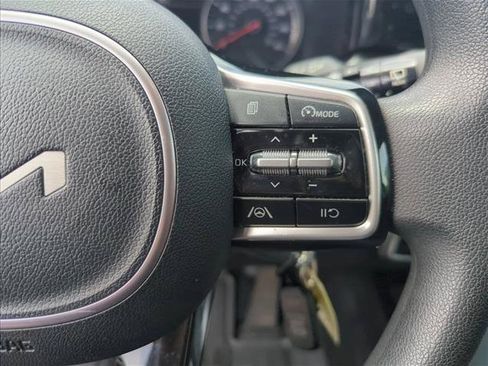 Used 2022 Kia Sorento LX FWD image 13