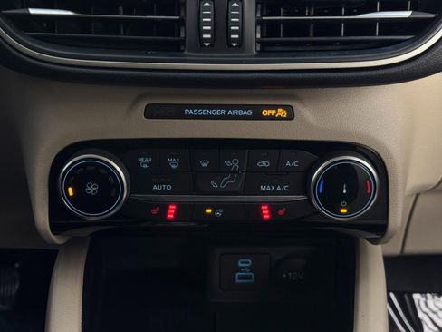 Used 2022 Ford Escape SE w/ Cold Weather Package image 25