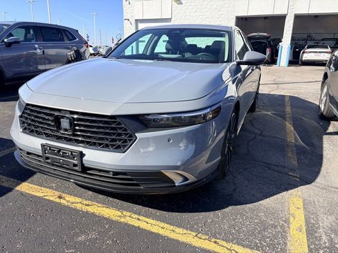 Used 2024 Honda Accord Touring image 3