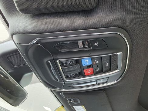 Used 2025 Jeep Grand Cherokee Altitude AWD/4WD image 29