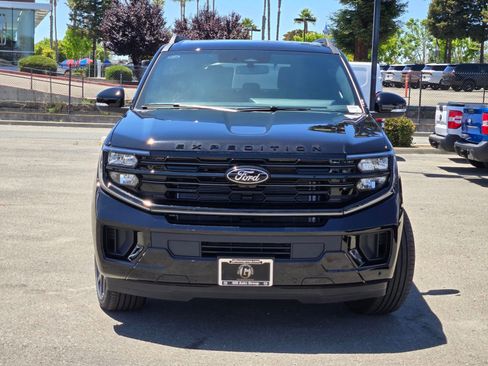 New 2026 Ford Expedition Platinum AWD/4WD image 2
