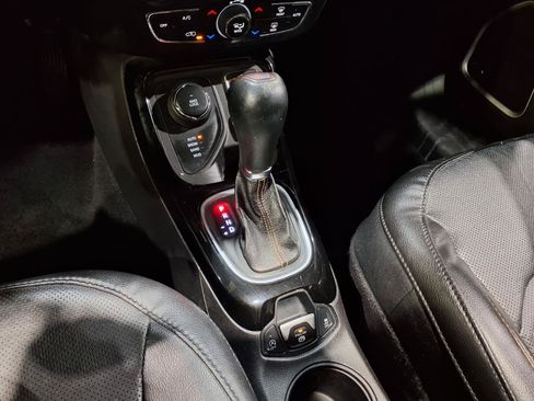 Certified 2021 Jeep Compass Limited w/ Sun and Sound Group AWD/4WD image 9