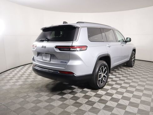 Used 2024 Jeep Grand Cherokee L Limited image 5