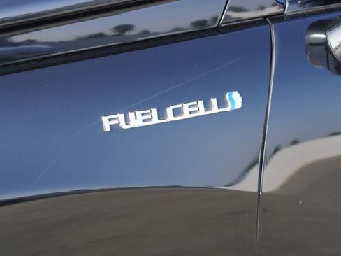 Used 2017 Toyota Mirai image 9