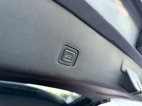 Used 2020 Chevrolet Traverse LT image 22