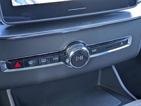 New 2026 Volvo XC90 T8 Plus w/ Protection Package Premier AWD/4WD image 8