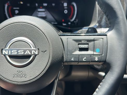 Used 2025 Nissan Pathfinder Platinum FWD image 31