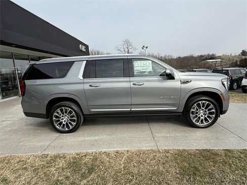New 2026 GMC Yukon XL Denali w/ Denali Reserve Package image 17