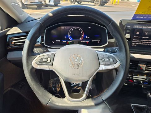 Used 2025 Volkswagen Jetta SE FWD image 26