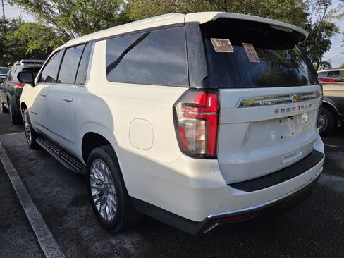 Used 2024 Chevrolet Suburban LT RWD image 3