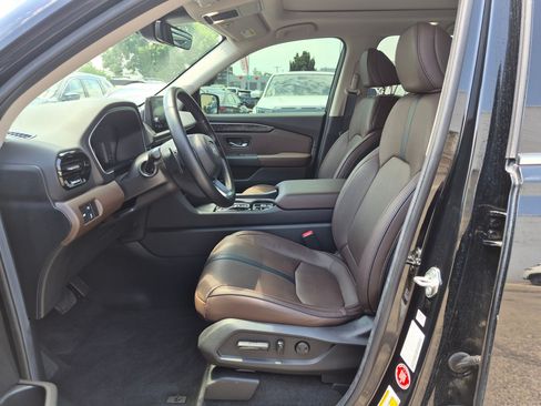 Used 2025 Honda Pilot Elite image 17