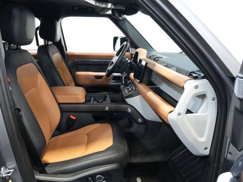 Used 2023 Land Rover Defender 130 X-Dynamic SE AWD/4WD image 33