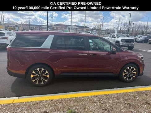 Used 2024 Kia Carnival EX image 12