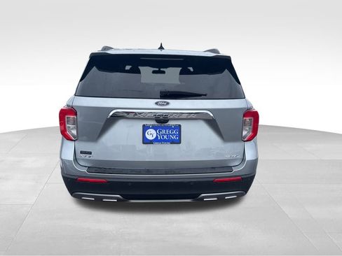 Used 2022 Ford Explorer XLT w/ Equipment Group 202A image 5