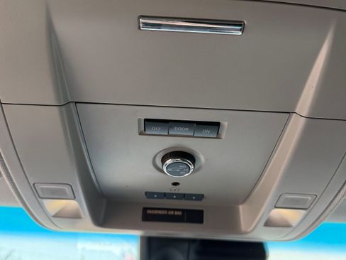 Used 2017 GMC Yukon SLT w/ Premium Edition image 21