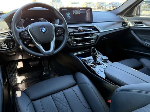 Certified 2023 BMW 530e w/ Convenience Package image 29