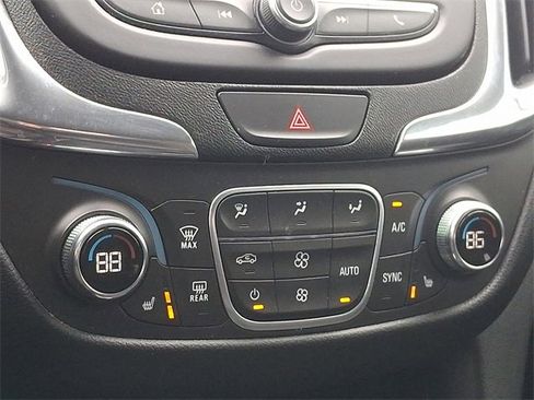 Used 2020 Chevrolet Equinox LT image 11