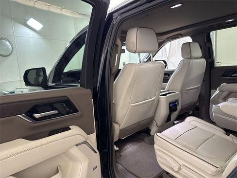 Used 2025 GMC Yukon Denali w/ Sun & Power Step Package image 29