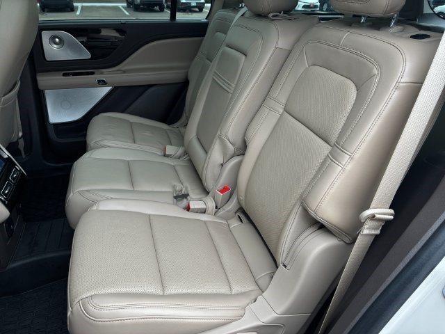 Used 2022 Lincoln Aviator Grand Touring w/ Equipment Group 301A AWD/4WD image 10