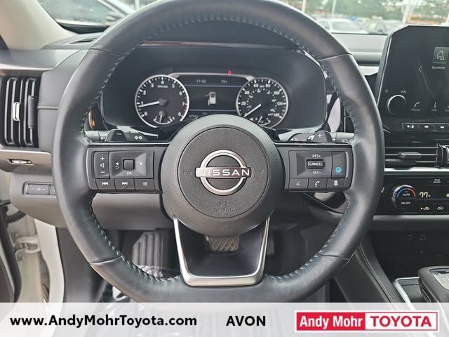 Used 2023 Nissan Pathfinder SL AWD/4WD image 15