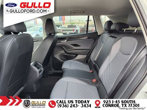Used 2025 Volkswagen Tiguan SE FWD image 12