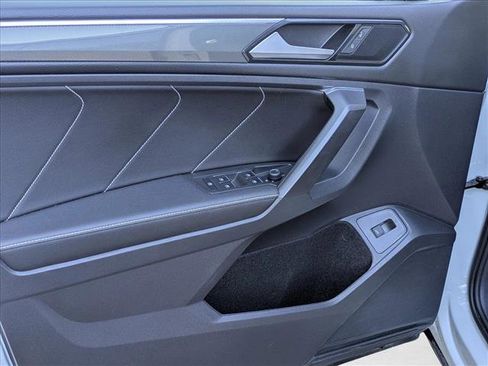 Used 2022 Volkswagen Tiguan SE R-Line image 14