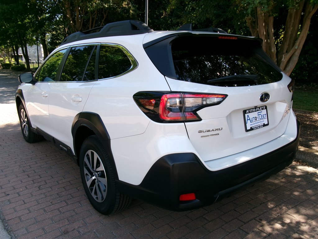 Used 2023 Subaru Outback Premium AWD/4WD image 4