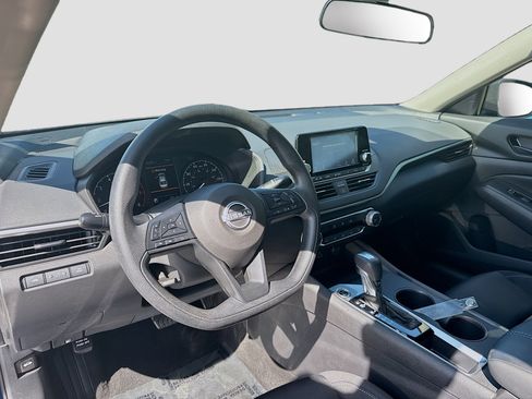 Used 2024 Nissan Altima 2.5 S FWD image 9