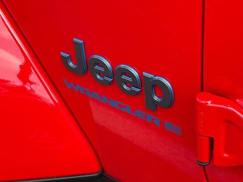 Used 2025 Jeep Wrangler Unlimited Sahara w/ Safety Group AWD/4WD image 6