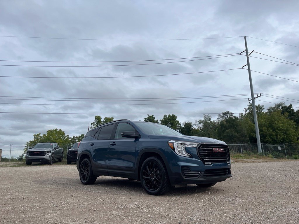 Used 2024 GMC Terrain SLE w/ Driver Convenience Package AWD/4WD image 5