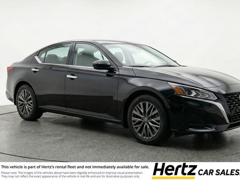 Used 2025 Nissan Altima 2.5 SV FWD image 1