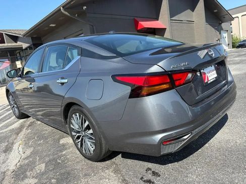 Used 2024 Nissan Altima 2.5 SV FWD image 3