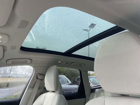 Certified 2023 Volvo XC60 B5 Plus w/ Protection Package Premier image 19