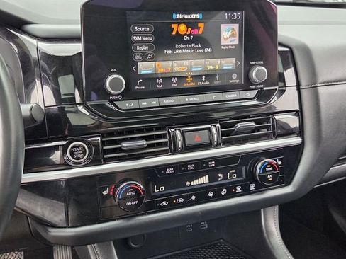 Used 2024 Nissan Pathfinder SV w/ SV Premium Package AWD/4WD image 19