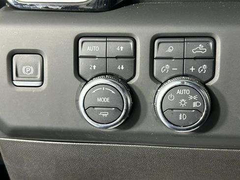 Used 2024 GMC Sierra 3500 Denali Ultimate AWD/4WD image 30
