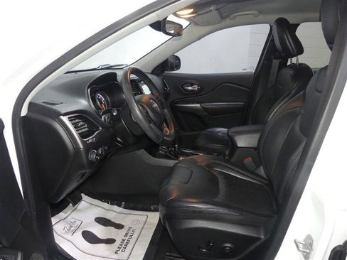 Used 2019 Jeep Cherokee Limited image 22