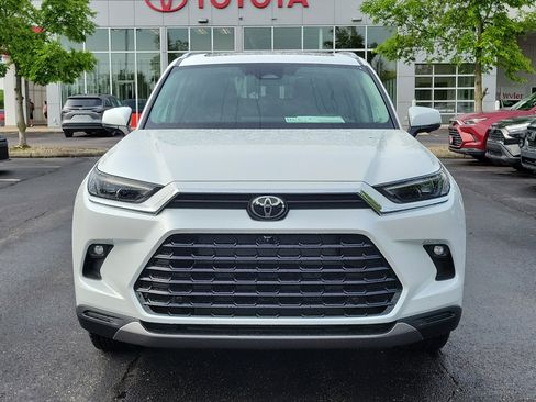 New 2026 Toyota Grand Highlander AWD image 2