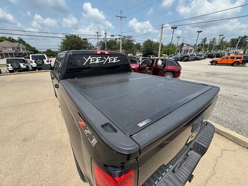 Used 2018 Chevrolet Silverado 1500 LT w/ All Star Edition AWD/4WD image 8