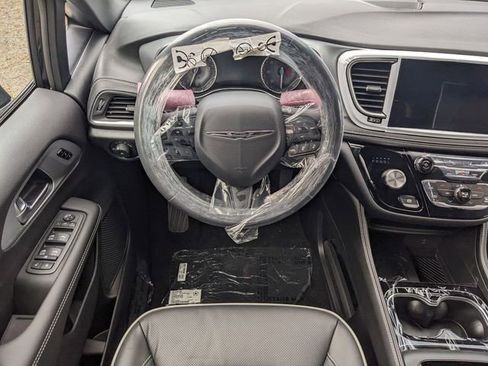 New 2026 Chrysler Pacifica Limited w/ S Appearance Package image 13