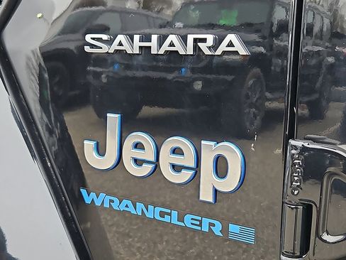 Used 2023 Jeep Wrangler Unlimited Sahara w/ Cold Weather Group AWD/4WD image 34