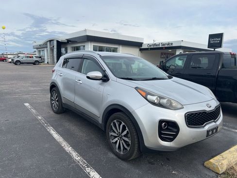 Used 2018 Kia Sportage EX image 3