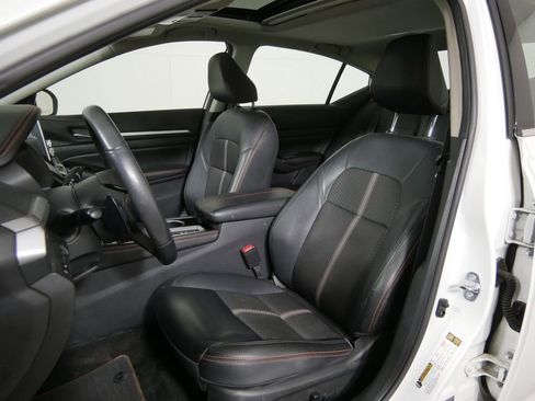 Used 2024 Nissan Altima 2.5 SR image 11