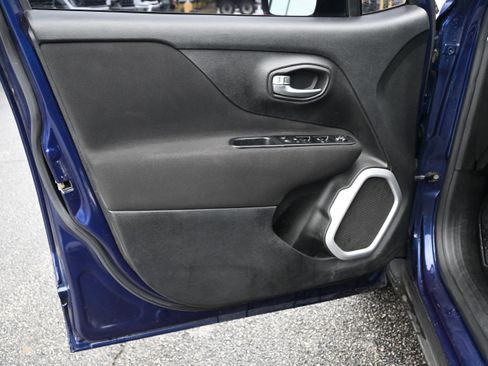 Used 2018 Jeep Renegade Latitude image 15