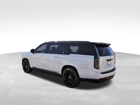 Used 2025 Cadillac Escalade ESV Sport w/ Touring Package image 3